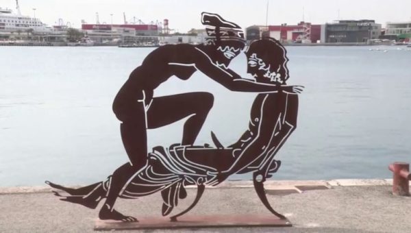La Asociación de Damas Escandalizadas de Valencia le exige a Antoni Miró que les corte la pilila a sus esculturas de la exposición de figuras griegas