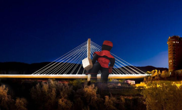 Alcoy instalará un paje gigante en el puente Fernando Reig