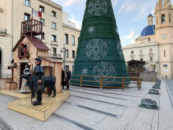 El Ayuntamiento intentará batir el Récord Guinness de elementos navideños en una misma plaza