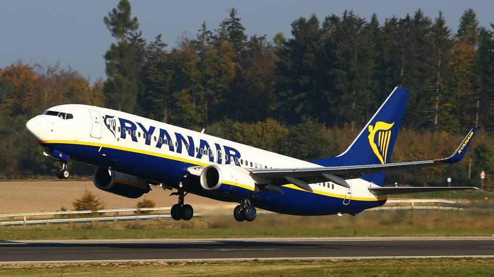 Ryanair encarga a un prolífico compositor alcoyano, cuyo nombre no ha trascendido, la renovación de todas las melodías de sus aeronaves y de las maniobras habituales de la aerolínea
