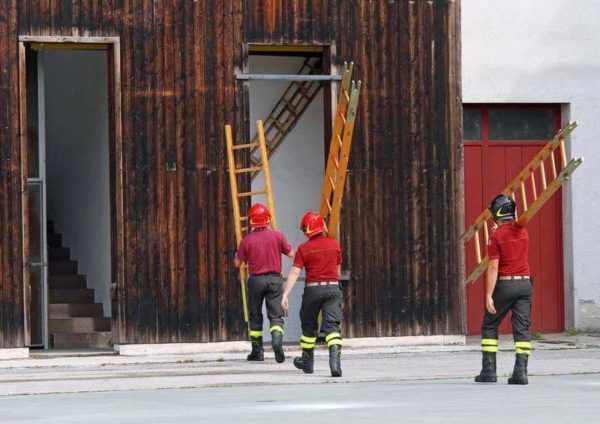La Concejalía de Fiestas del Ayuntamiento de Alcoy se plantea sustituir los pajes de la Cabalgata por bomberos de los parques de Alicante, Valencia y Castellón para evitar susceptibilidades